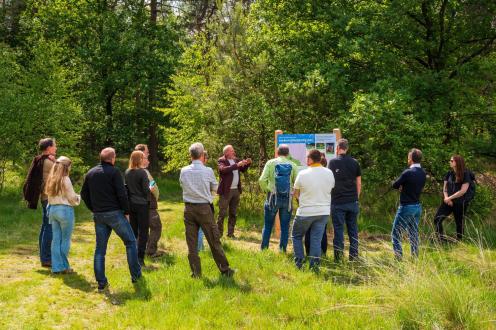 Onthulling bord juni