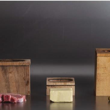 Voedselcontainers van gerookt hout Voedselcontainers van gerookt hout